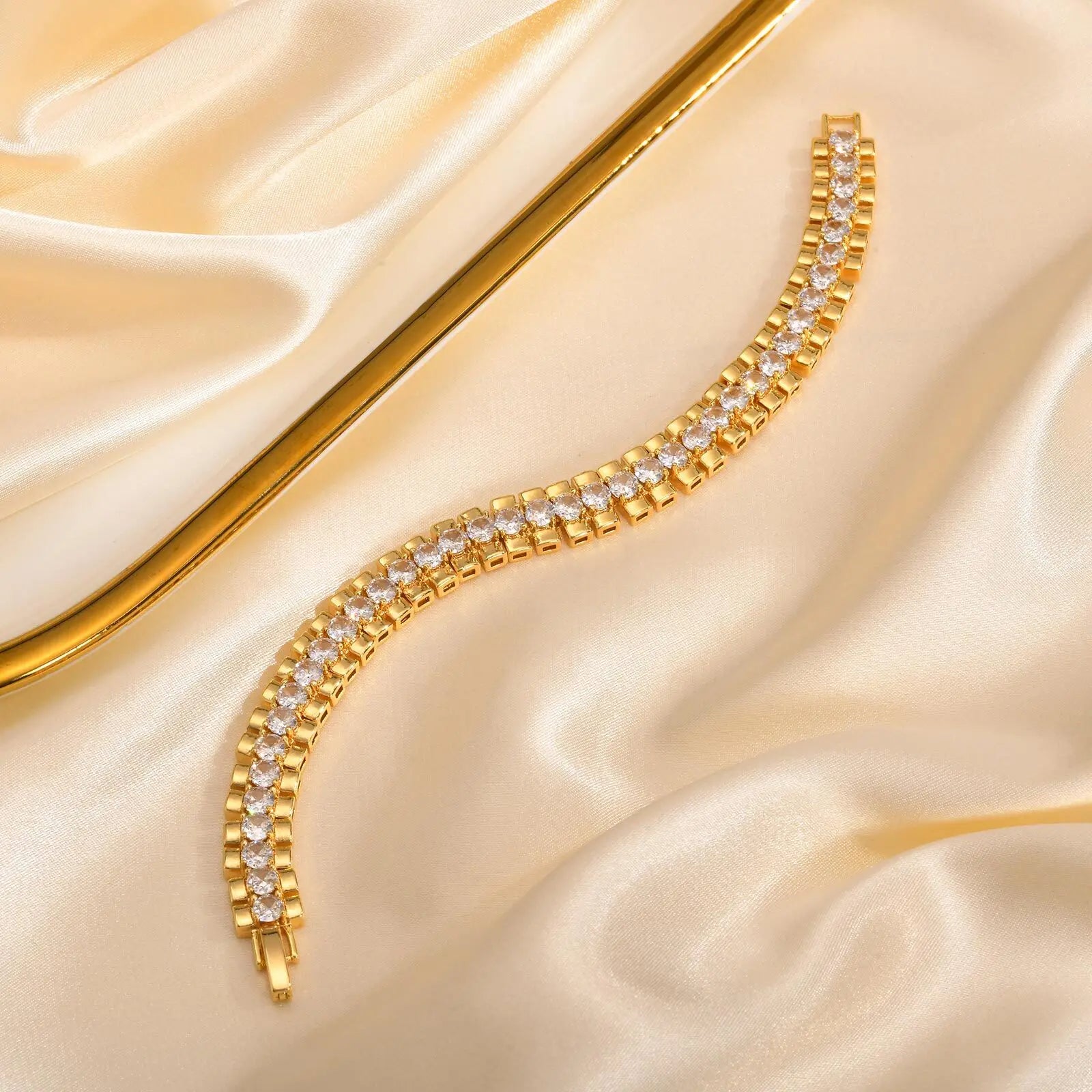 سوار سلسلة مشبك ورق مطلي ذهب 14K