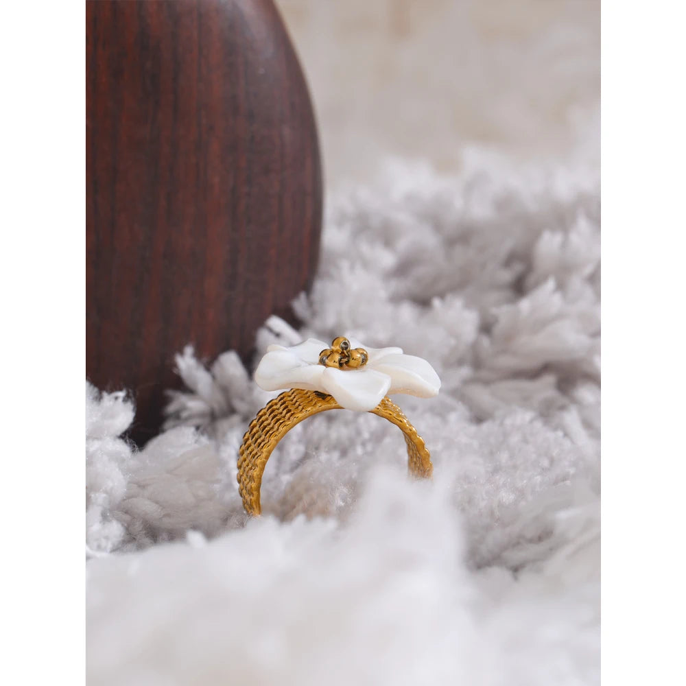 Open ring decorated with a natural shell flower 