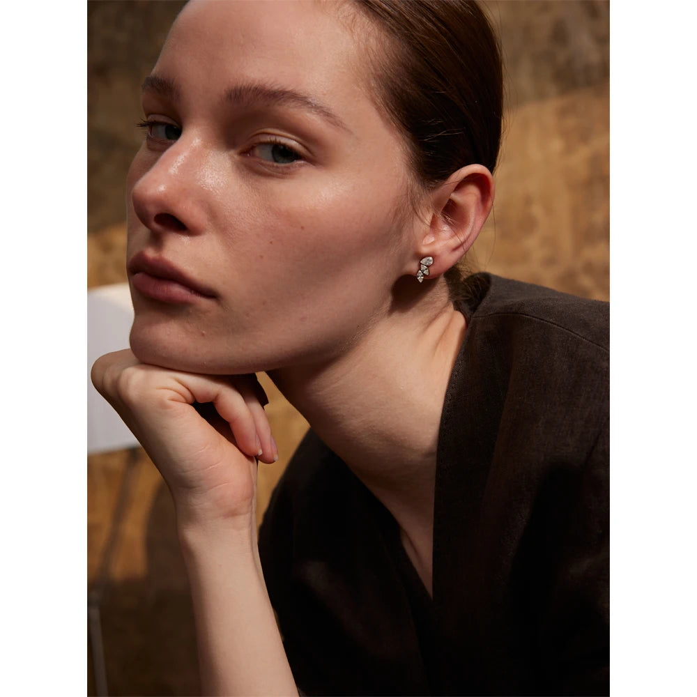 Small wing earrings with shiny zircon 