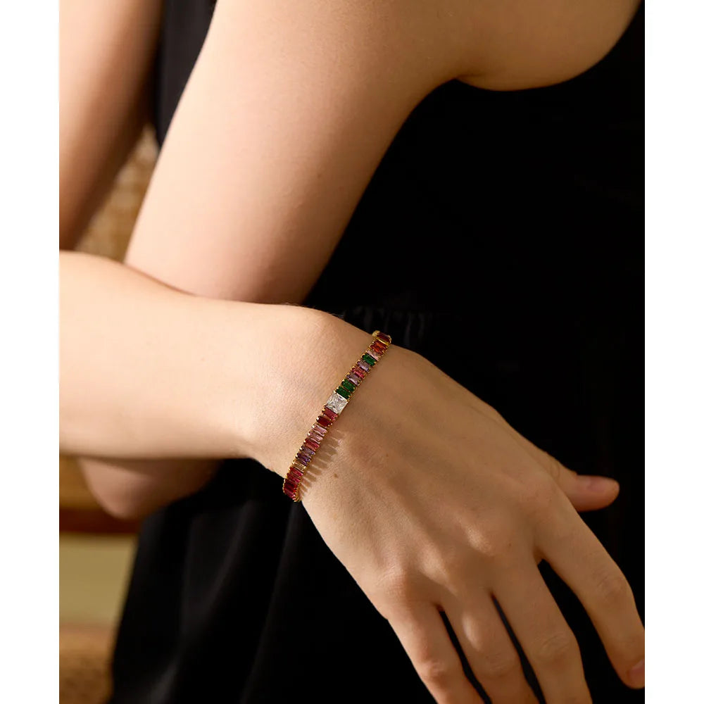 Gold plated chain bracelet with shiny zircon 