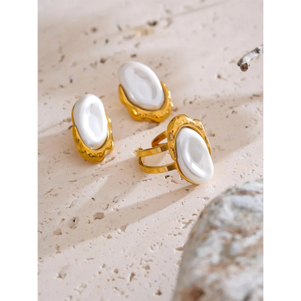 طقم أقراط وخاتم لؤلؤ باروكي فاخر بتصميم عصري