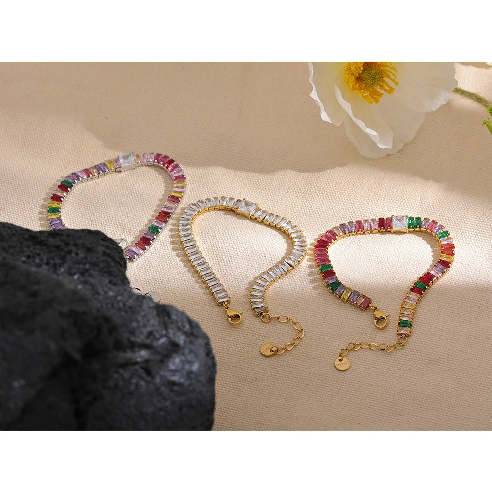 Gold plated chain bracelet with shiny zircon 