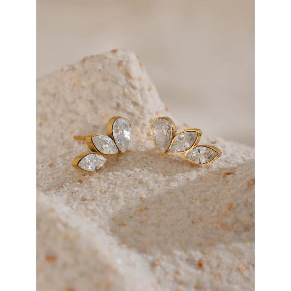 Small wing earrings with shiny zircon 
