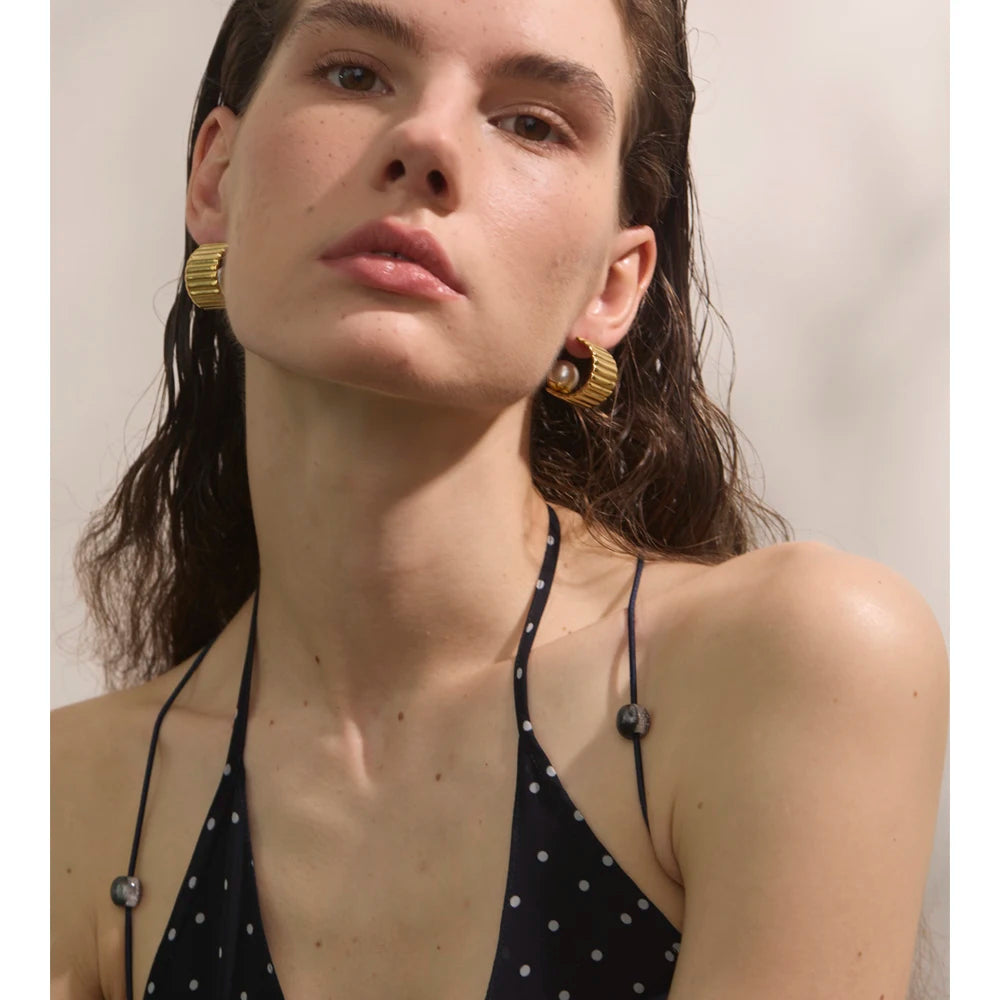 Geometric hoop earrings with faux pearls 