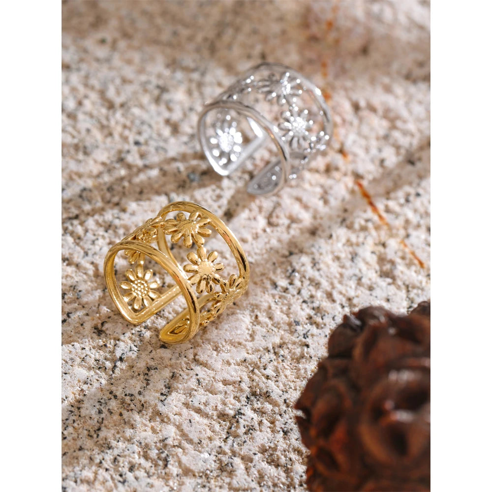 خاتم مفتوح بتصميم زهرة مجوّفة – مطليّ بالذهب والبلاتين بتصميم عصري قابل للتعديل