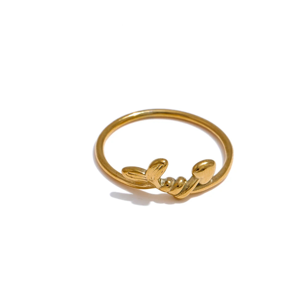 Thin ring with chain and natural pearls 
