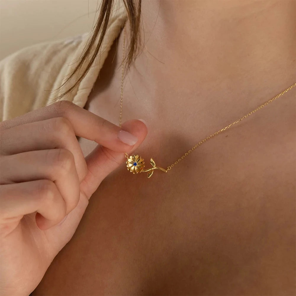 قلادة زهرة ميلاد شهور السنة مرصّعة بكريستال مطلية بالذهب