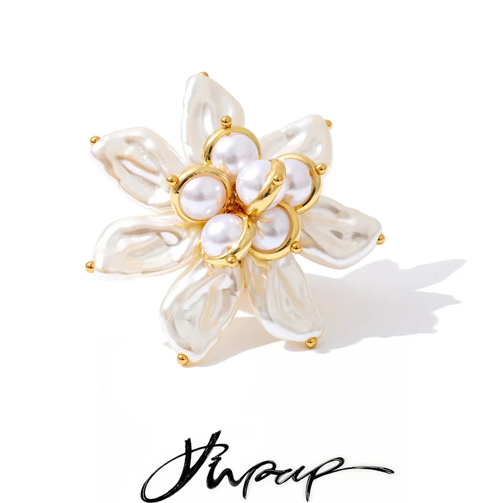 خاتم لؤلؤ باروكي – لمعة ذهب 18K بتصميم زهري راقٍ