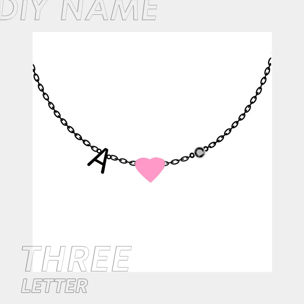 قلادة أبراج مرصّعة بأحجار ملوّنة مطلية بالذهب