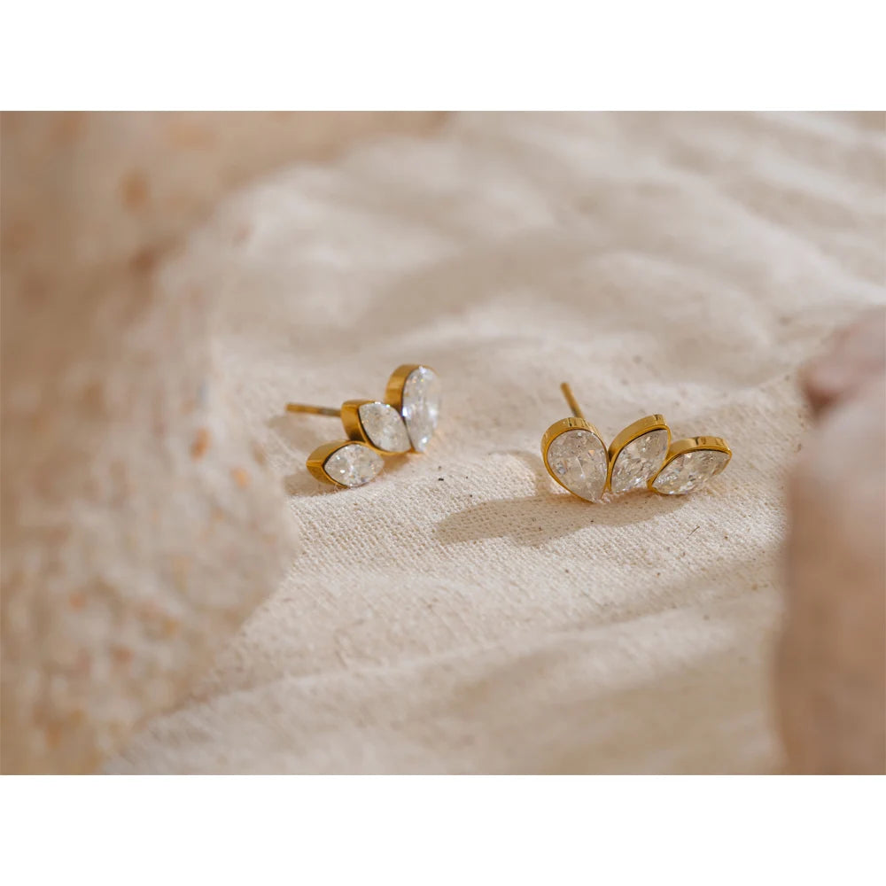 Small wing earrings with shiny zircon 