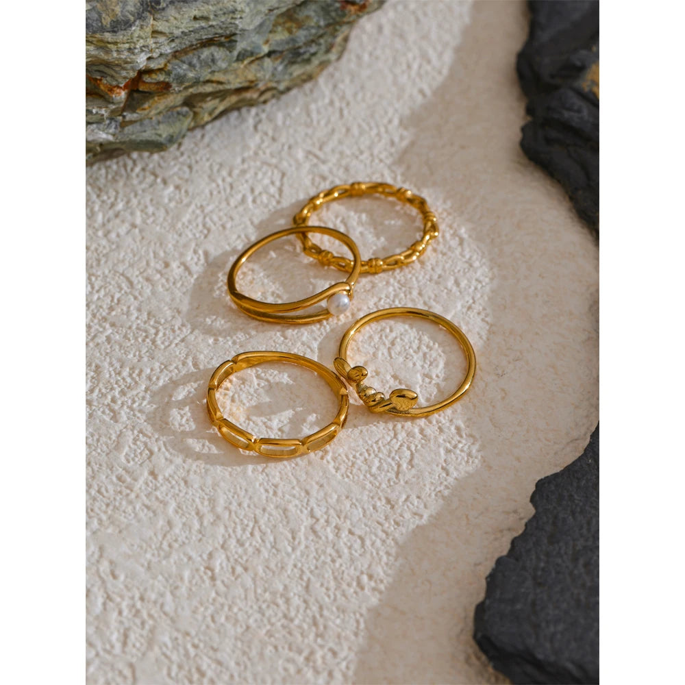 Thin ring with chain and natural pearls 