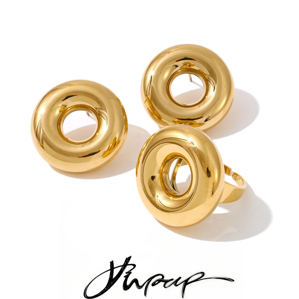 طقم أقراط وخاتم دائري – لمعة ذهب 18K بتصميم Chunky عصري مقاوم للماء