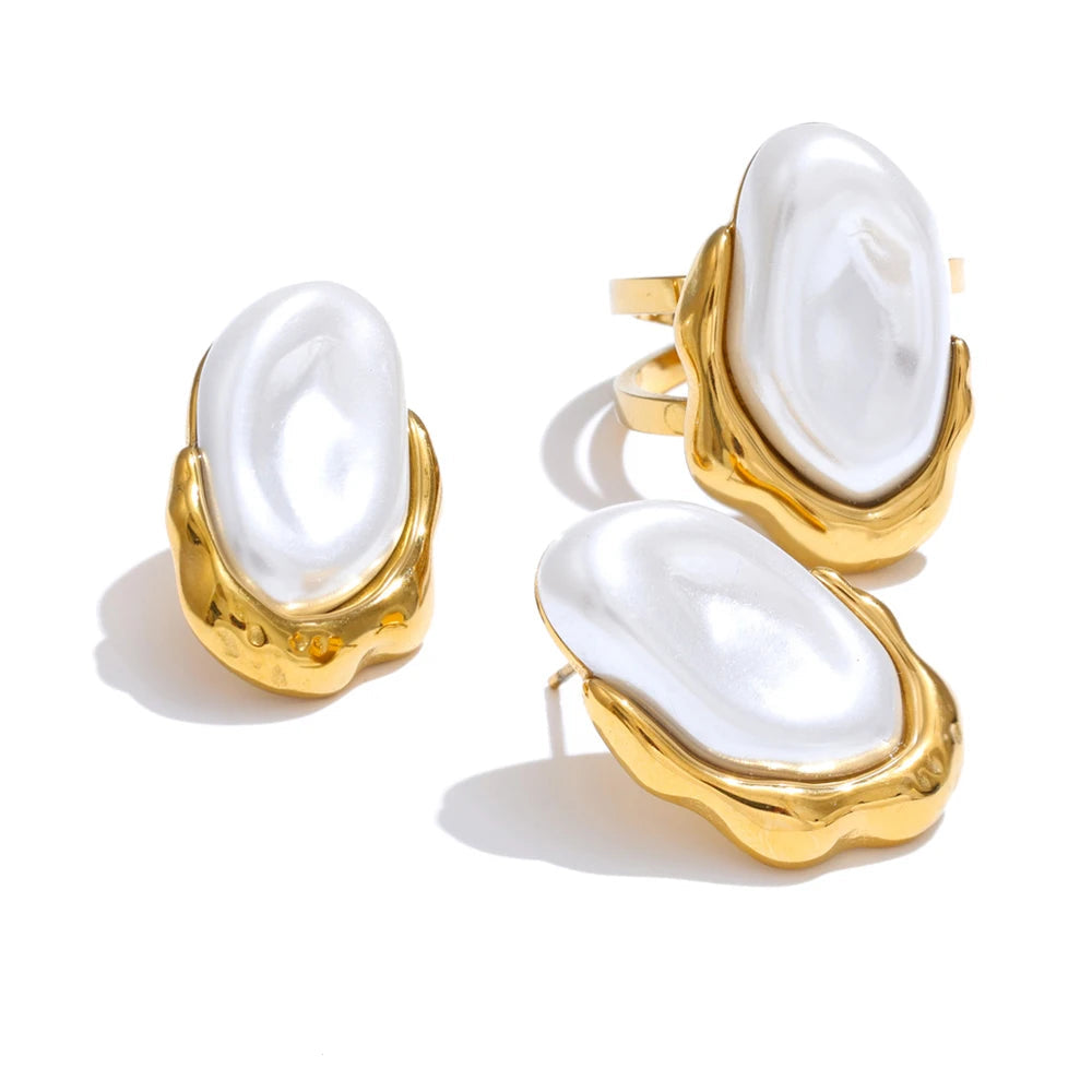 طقم أقراط وخاتم لؤلؤ باروكي فاخر بتصميم عصري