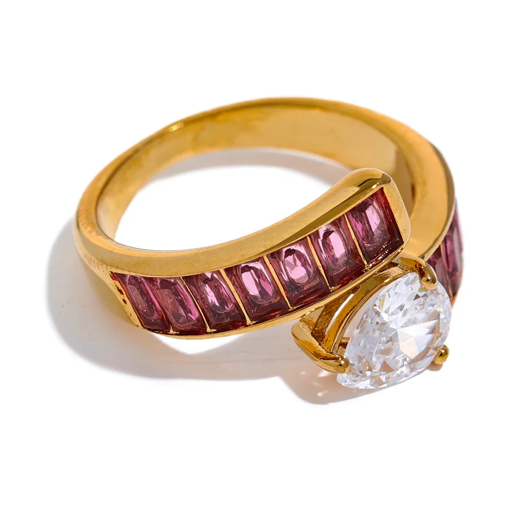 Luxury ring with colored zircon 