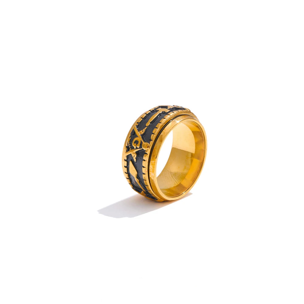 خاتم هندسي مزخرف بمينا سوداء – من الستانلس ستيل بتصميم بارز